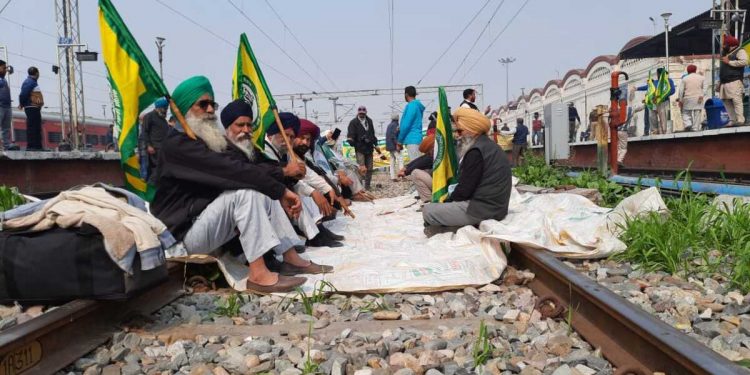 Farmers “rail roko”  highlights: 4 hour obstruction on train mobility posited