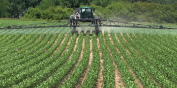 Farmers-using-tech-to-make-thier-yeilds-efficient-agrotechdaily-london